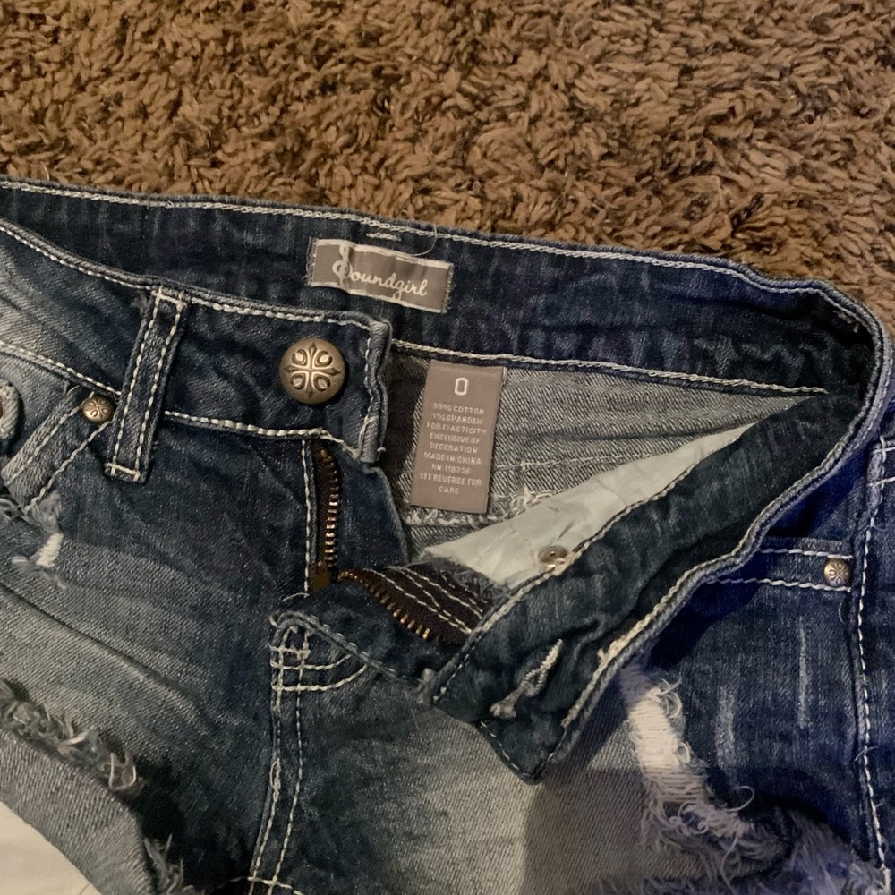 Distressed jean shorts - Picture 3 of 3